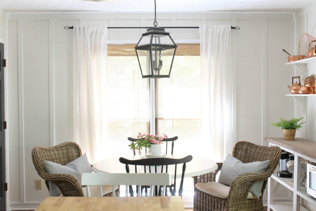 Farmhouse kitchen nook ideas including wicker chairs